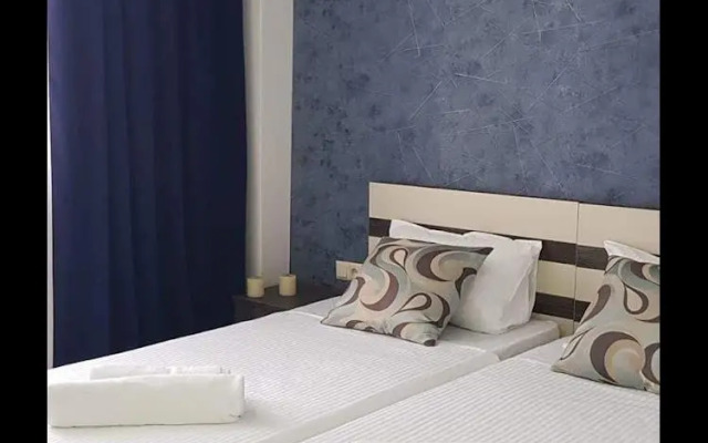 Wonderland Hotel