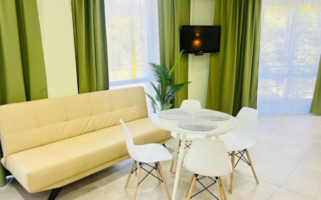 Studiya S Balkonom I Basseynom Na Territorii Apartments