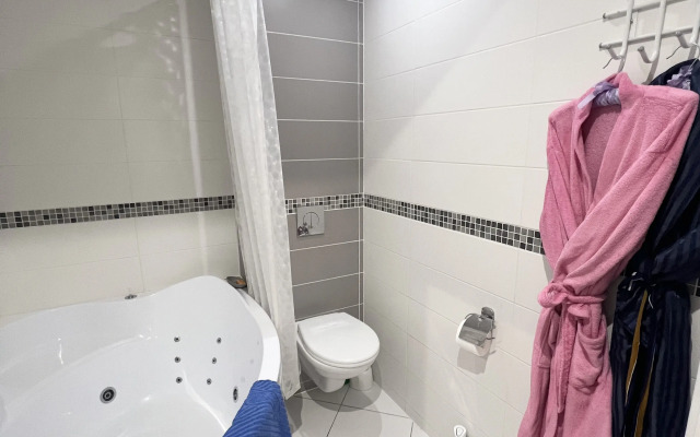 Studiya Lyuks S Dzhakuzi Flat