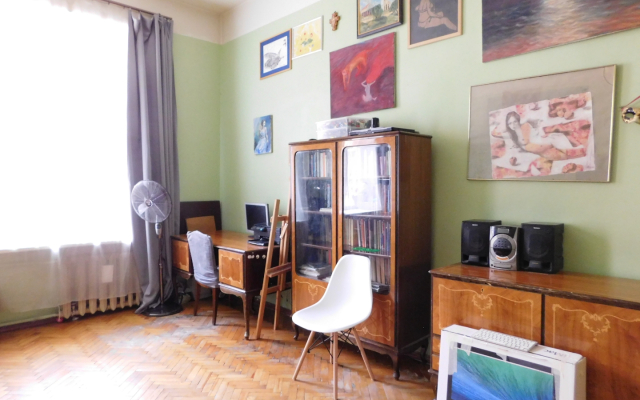 Жилое помещение в некоммунальной квартире у Эрмитажа