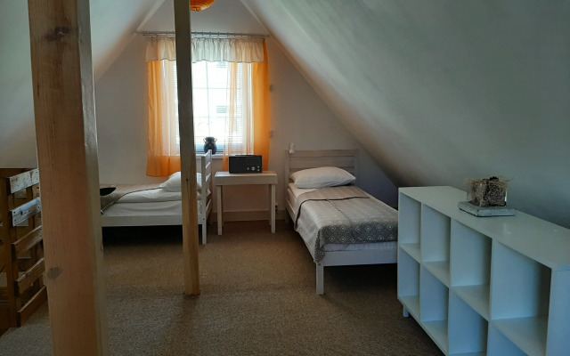 Listya Travyi Guest House