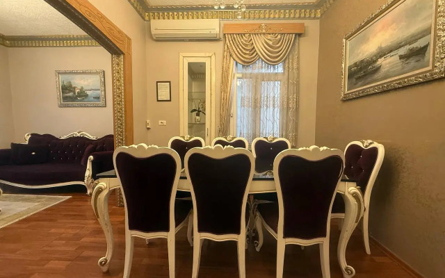 Апартаменты 3BR Flat Old Style 4AC Terrace, Metro