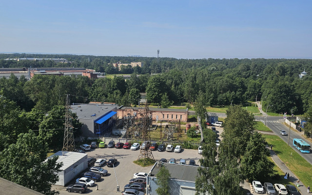 Prostornaya Dvukhkomnatnaya Na 10 Etazhe Flat