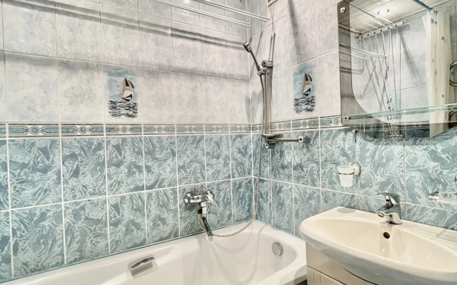 Tryokhkomnatnaya S Razdelnymi Spalnyami I Balkonom Flat