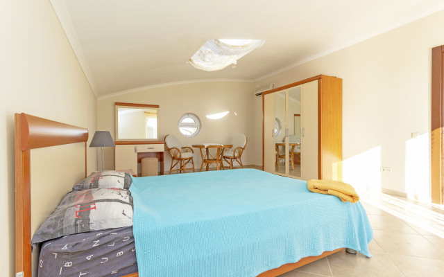 Paradise Town Villa Royal Hotel