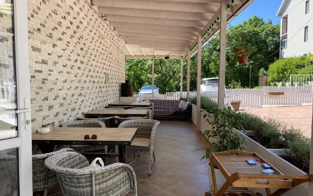 Cromwell White Hotel