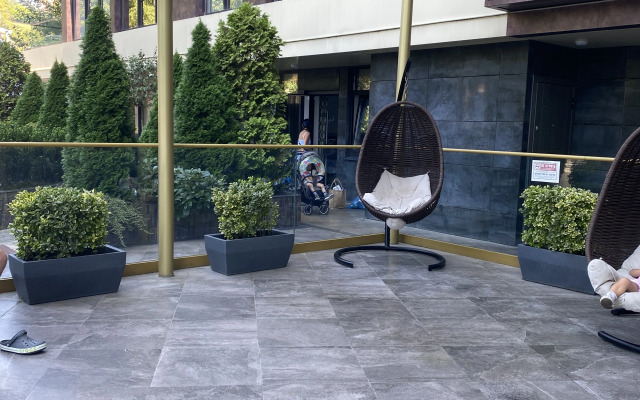 Uyutnaya S Dizaynerskim Remontom V Elitnom Zhk Metropol Flat