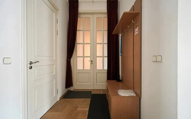 1912 U Anichkova Mosta №3 Apartments
