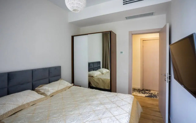 Luxury White Sails Apartments