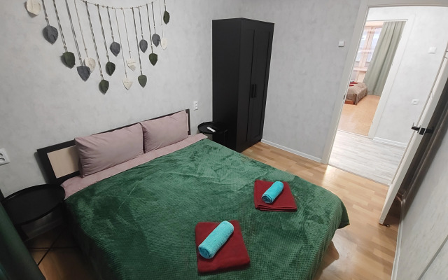 Tryokhkomnatnaya S Razdelnymi Spalnyami I Balkonom Flat
