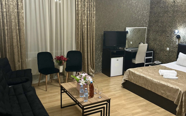 Qeroli old town Hotel