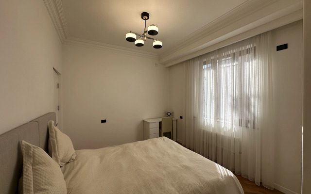 3-K Kvartira na Prospekte Sayat-Novy Flat