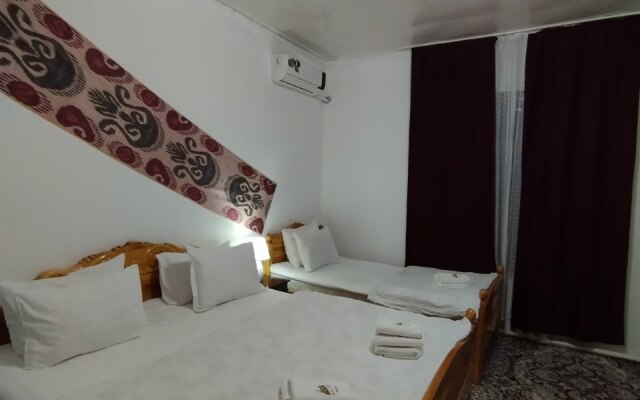 Parvina Hotel
