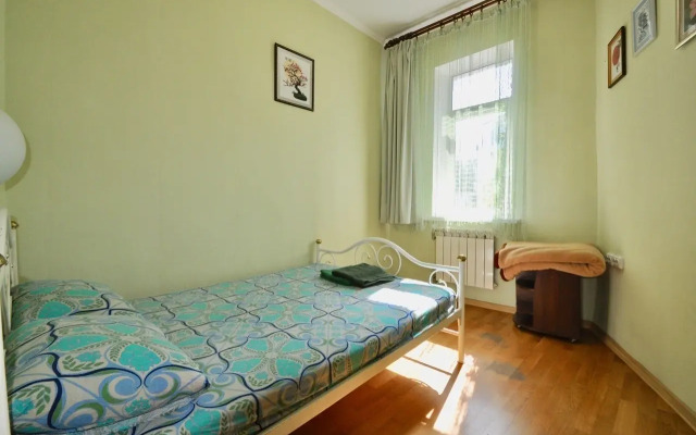 Na Polikurovskoy Ulitse 1 Apartments