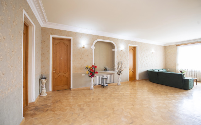 s 5 spal'nyami Guest House