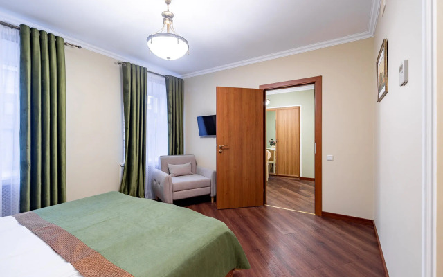 Квартира однокомнатная с видом на Столярный переулок