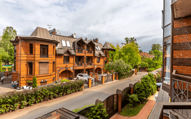 Dvukhkomnatnye Apartamenty U Doktriny Apartments