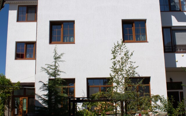 Svetoch Guest House