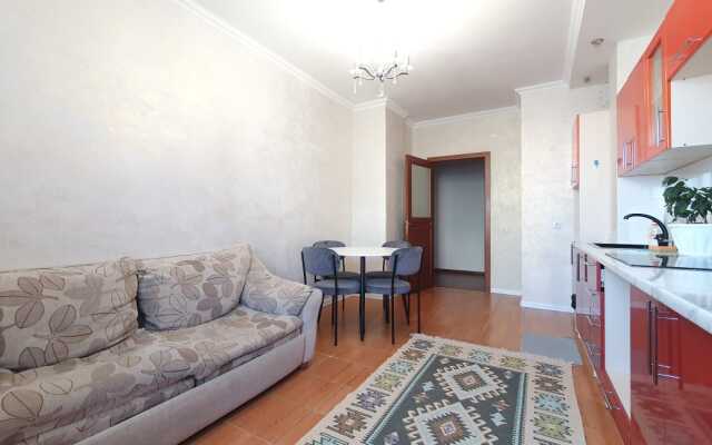 3-Kh s 3-Mya Krovatyami, Divanom i 2 Konditsionerami Apartments