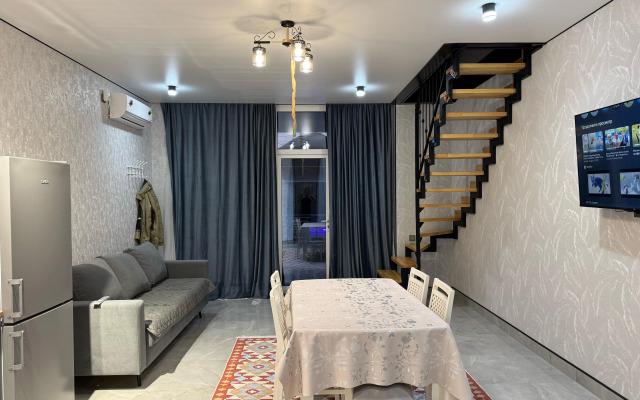 Гостевой дом Дом с бассейном на берегу