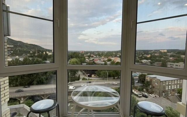 Novaya S Vidom Na Reku Flat