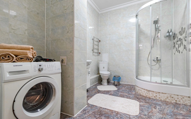 V Tsentre Goroda Ryadom S Bayterekom Apartments