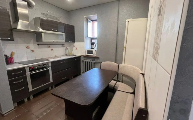 U Chasovoy Bashni Flat
