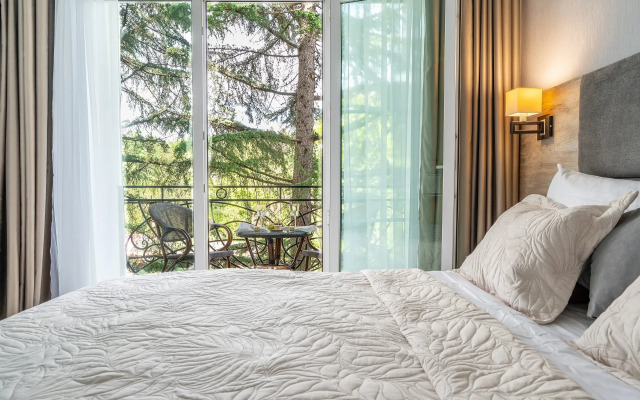 Studiya s balkonom u Dendrariya i morya. Pokrovskij 78 Apartments