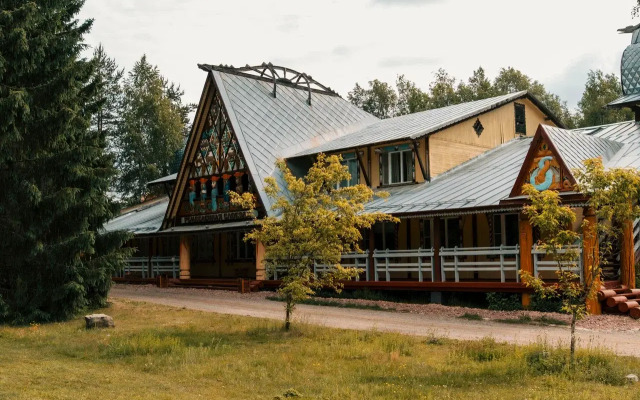 Udivitelnaya Derevnya Mandrogi Tourist Complex