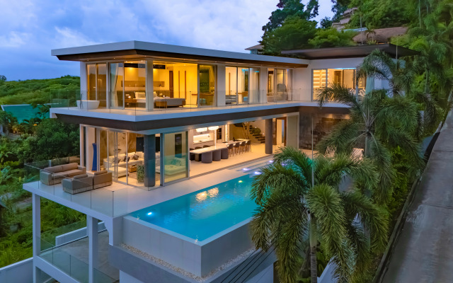 Luxury Infinity Pool Villa in Nai Harn Villa