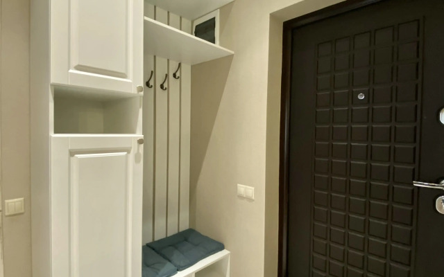 Uyutnaya Trekhkomnatnaya S Shikarnoy lodzhiey Flat