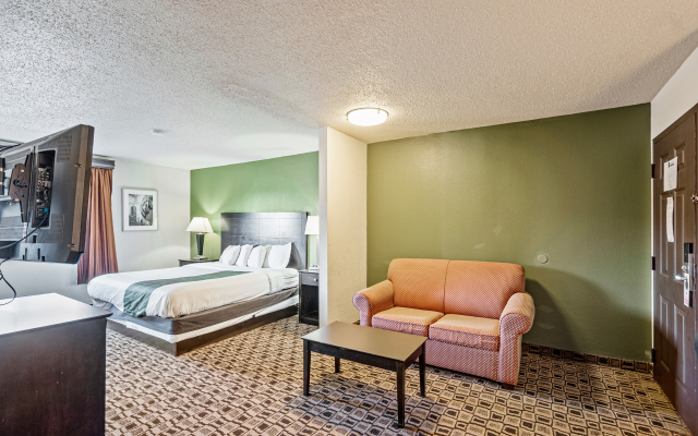 Отель Coratel Plus Suites Wichita West Airport