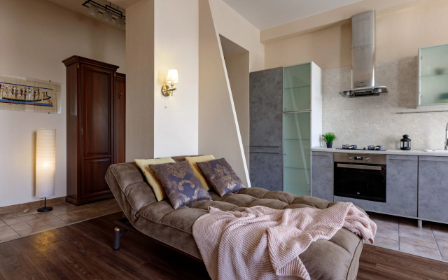 Na Vesenney 10 Flat