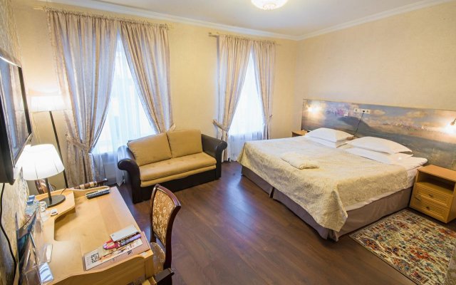 1913 Year Hotel