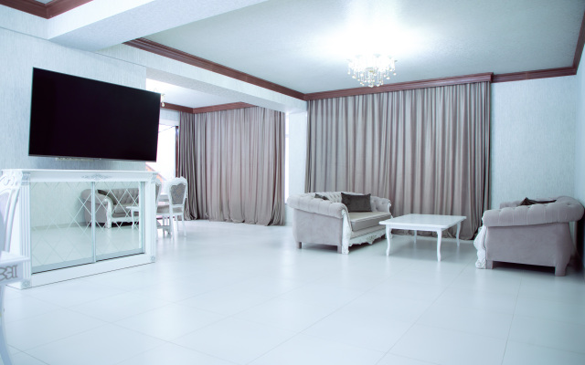 Alyolina Hata Villa