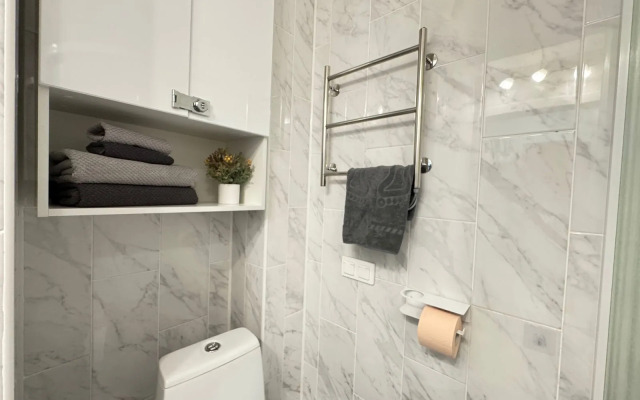 2 Nochi Na Oktyabryskoy Naberezhnoy 40 Flat