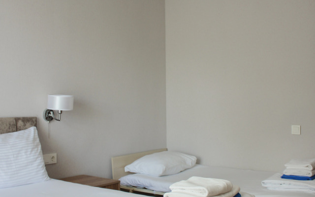 Imeni Chelyskintsev Hotel