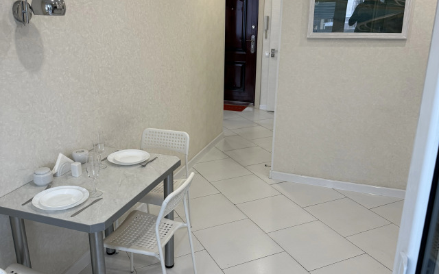 Uyutnaya Odnushka s Dizaynerskim Remontom Flat