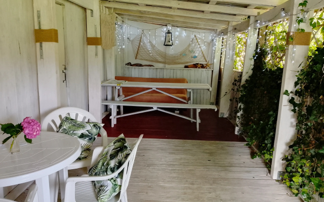 Uyutny Domik U Morya Apartments