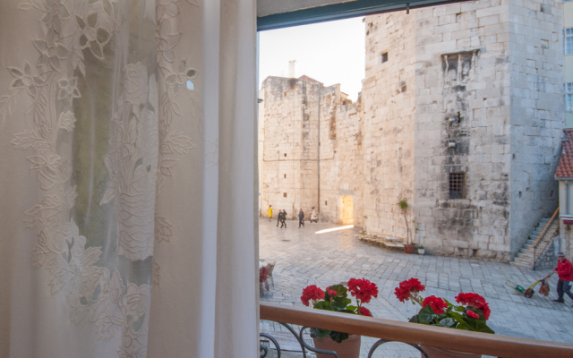 Old Square Stone Pearl Apartments
