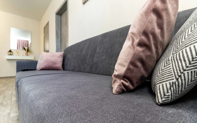 Квартира комфортные Ивана Захарова 18/2