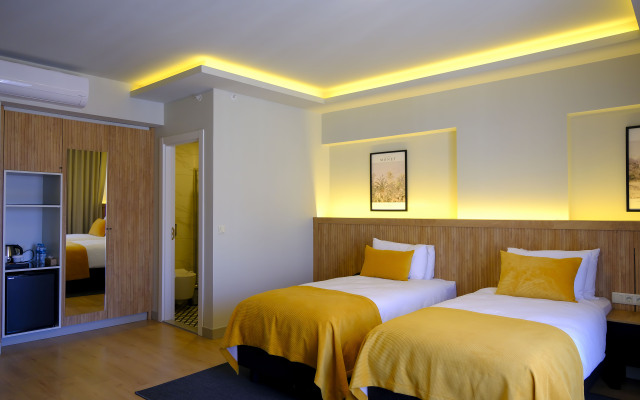 Dugi̇ Hotel