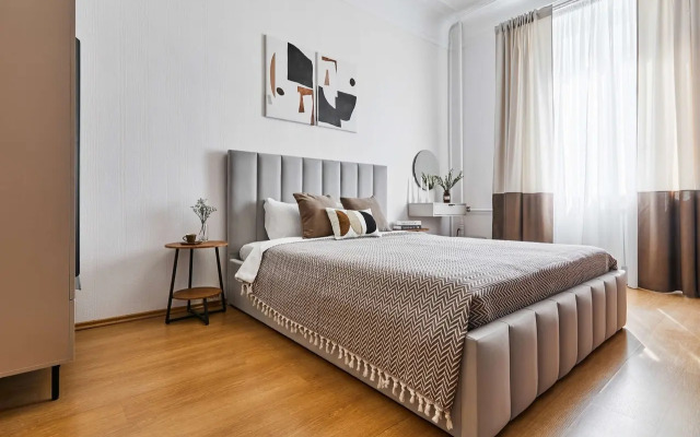 Квартира FlatStay Карповки 16| Большая видовая 4шка с камином