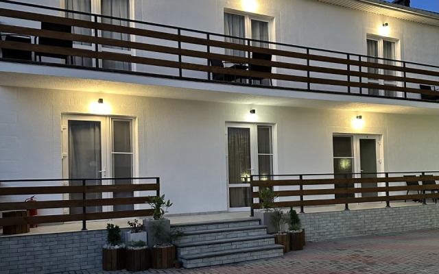 2-Kh Komnatnaya V Gostevom Dome Flat