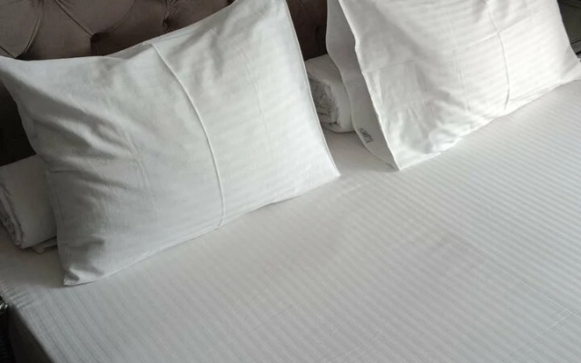 Semeinye u morya s basseinom Apartment
