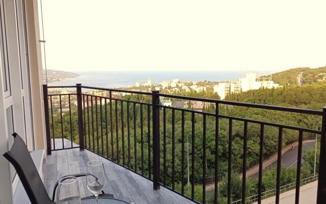 Dvukhkomnatnaya S Panoramnym Vidom Na Yaltinskuyu Bukhtu.Flat