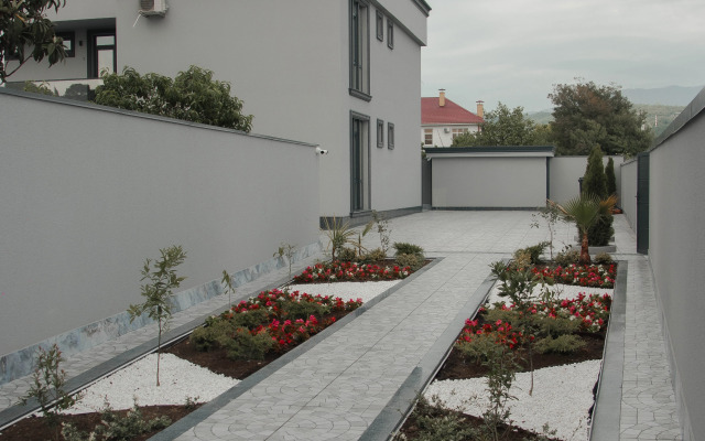 Vzlyot Guest House