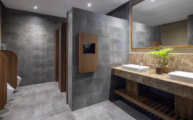 Отель Iconic Long Hai