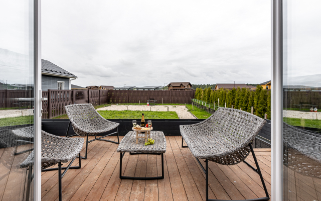 Na Grinvud 84v Guest House