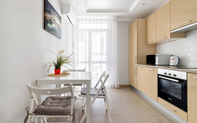 Апартаменты Полулюкс с Балконом и Красивым Видом Юг-Апарт